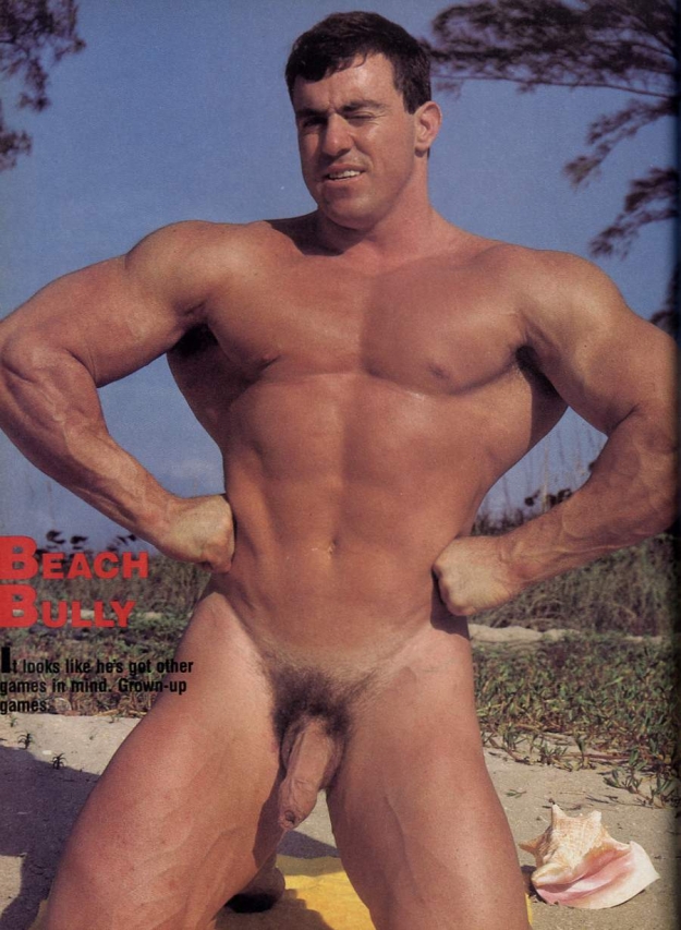BEEFY MALE BODYBUILDER NUDE.