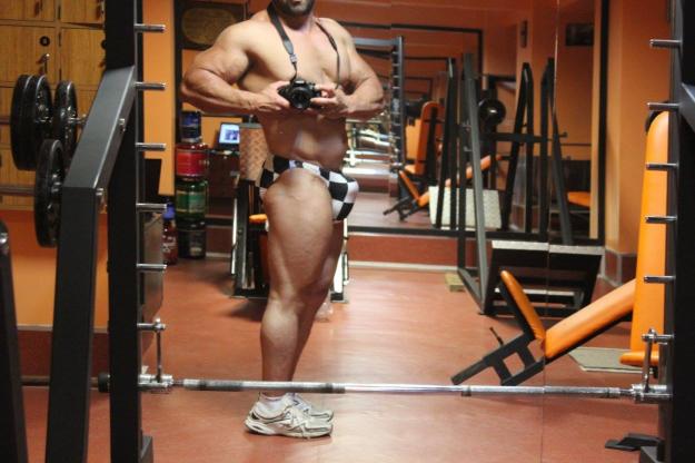 Bodybuilder with XXL Cock in skimpy Bikini Briefs