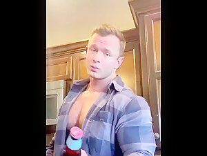 Carter Sporting Hairy Megapecs