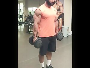 Mustafa Yildiz Flexing