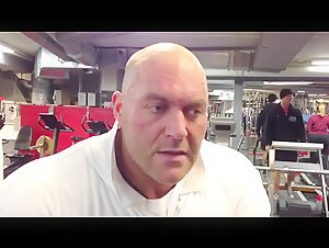 bulk daddy in gym