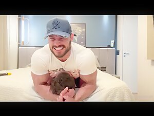 Airon Muscle Worship in Bed