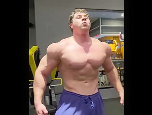 Hikmet Elgin hulking out