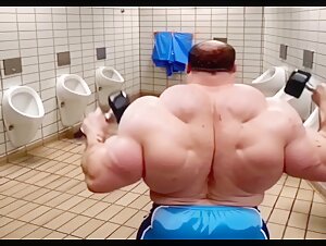 Massive Wide Back (2005)