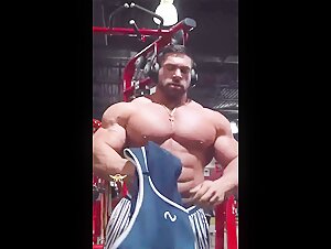 Supreme Bodybuilder Derek Lunsford