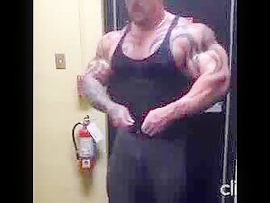 Dillon Williamson Flexing