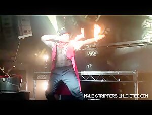 Muscle hunk stripping at sexcircus UK